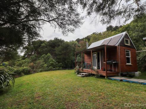 11 Nikau Street, Tennyson Inlet