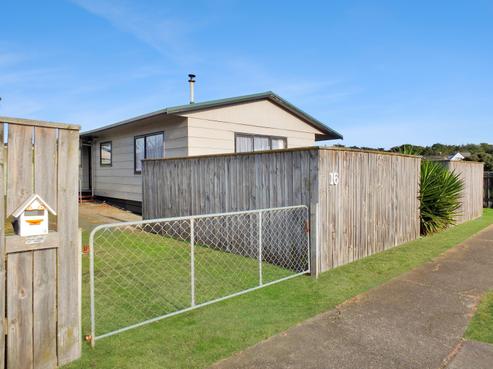 16 Cousins Avenue East, Foxton Beach
