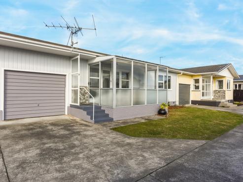 2/25 Kipling Crescent, Stoke