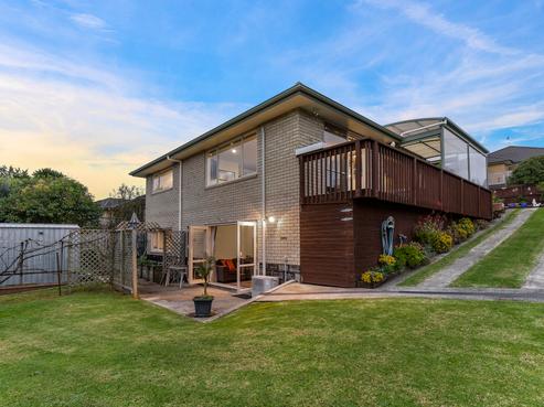 32 Rivervale Grove, Stanmore Bay