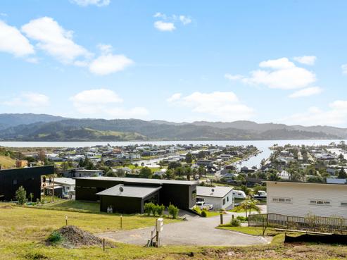 32 Panorama Parade, Pauanui