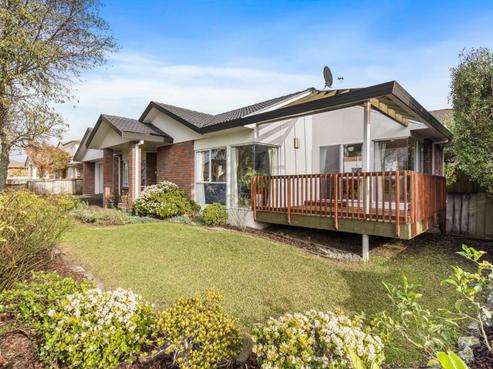 18 Whiting Grove, West Harbour