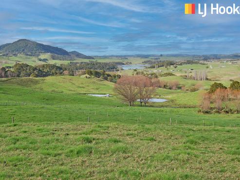 93 Whaka Street, Maungaturoto