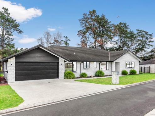 11 Glory Way, Buckland