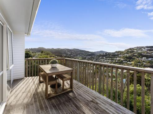 2/107 Allington Road, Karori