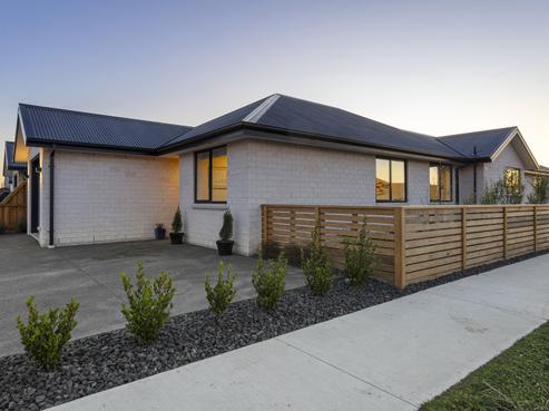 37 Edlin Lane, Pegasus