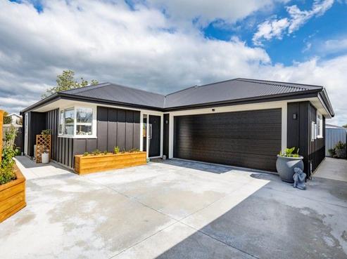 703A Buller Street, Akina