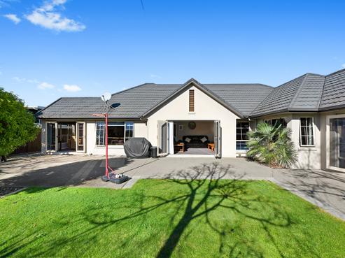 6 Sovereign Place, Rototuna North