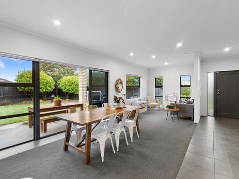 4 Cole Thomas Place, Huntington
