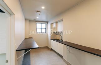 HIGH-END SHOWROOM OR OFFICE