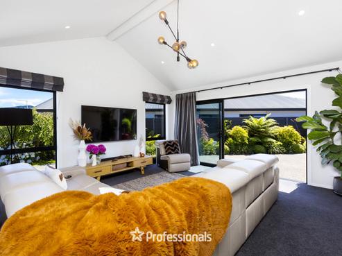 8 Kerrigan Crescent, Trentham