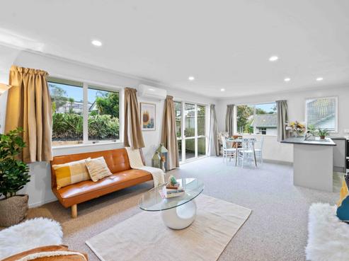 6 Regents Park Place, Massey