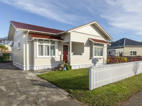 12 Kinross White Street, Napier South
