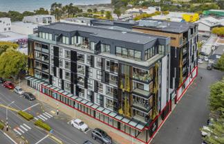 Browns Bay 92sqm retail for lease