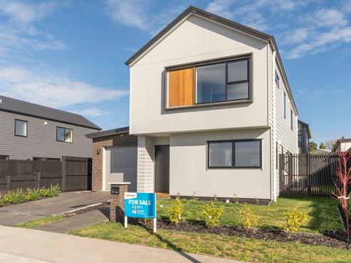 31 Earp Crescent, Greenhill Park