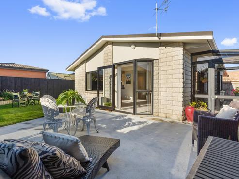 2/273 Mangorei Road, Merrilands