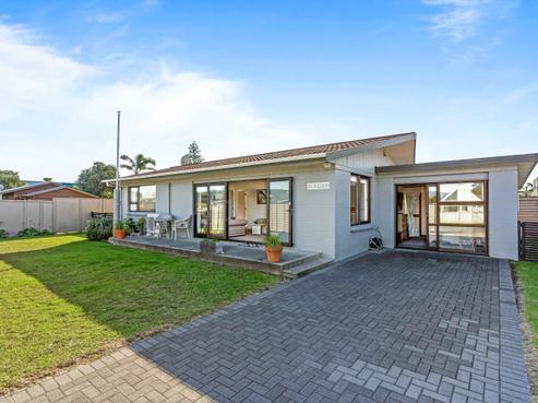 408 Ocean Road, Whangamata