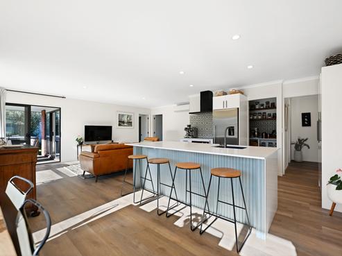 27 Ravenscourt Place, Huntington