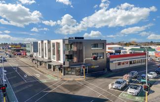 Modern high profile retail/office space