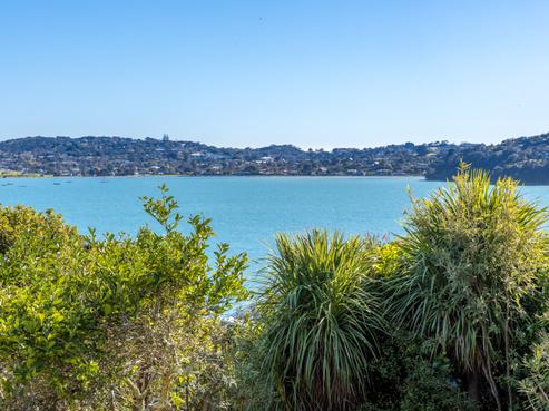17 Kennedy Point Road, Surfdale