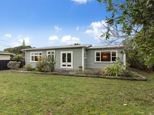27 Manuka Street, Otaki Beach