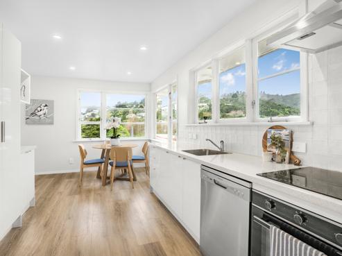 8 Stokes Valley Road, Stokes Valley