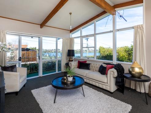 2/12 Cleary Road, Panmure
