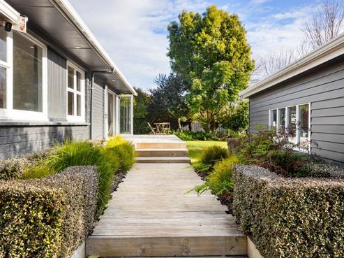 70 Houchens Road, Glenview