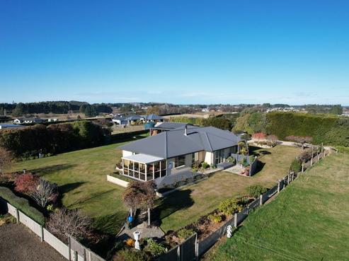 70 Airedale Road, Weston