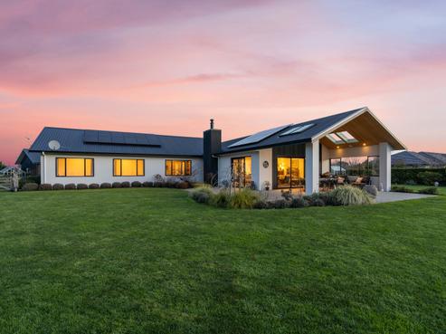 8 Lochend Close, Myross Bush