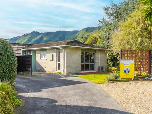 11B Graham Grove, Waikanae