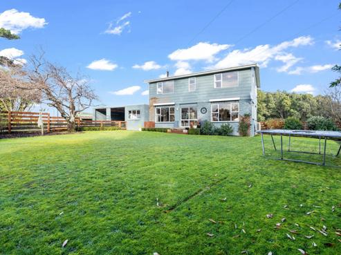 465 Mill Road North, Roslyn Bush