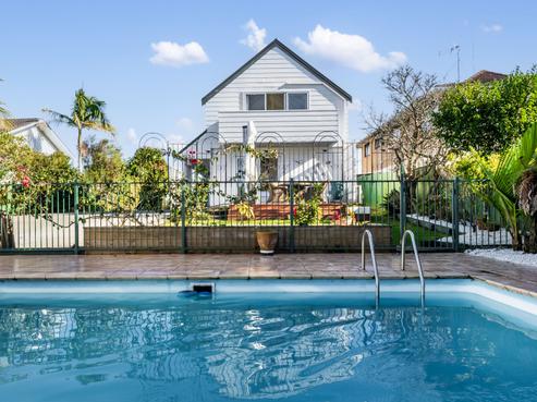 2/22 Salem Place, Torbay