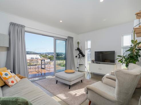 8 Fred Harsant Drive, Cooks Beach