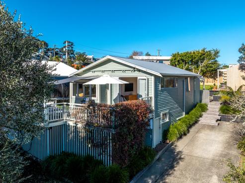10 Ocean Road, Surfdale