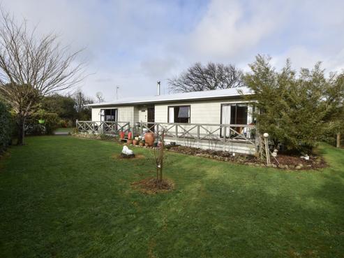 250B High Street North, Carterton