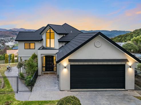 17 Betty Watt Grove, Riverstone Terraces