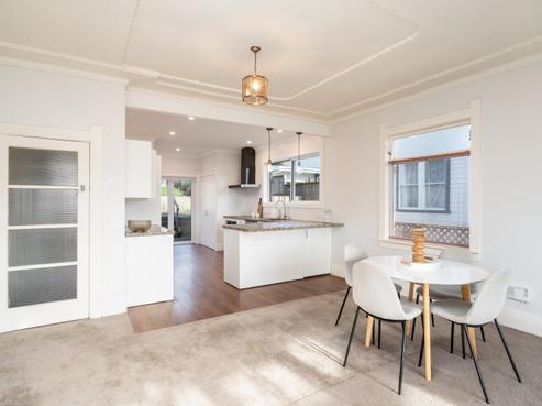 84 Hazelhurst Pass, Caversham
