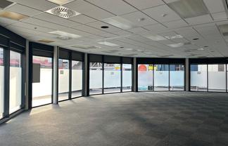 Showroom / office