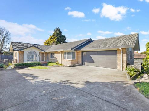 8B Youngs Road, Papakura