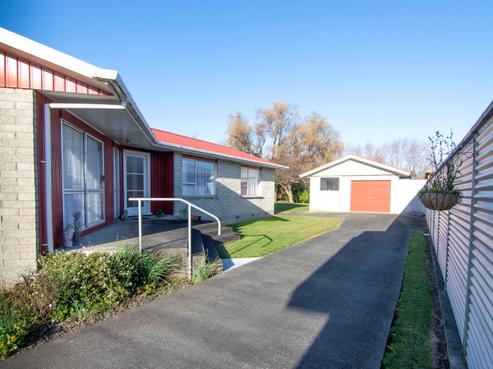 28 Geraldine Crescent, Cloverlea