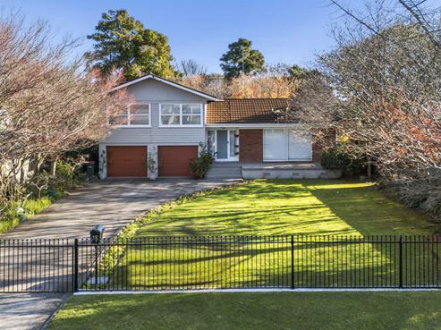 16 Hill Crescent, Papakura