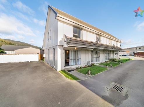 4D Flock Grove, Fairfield