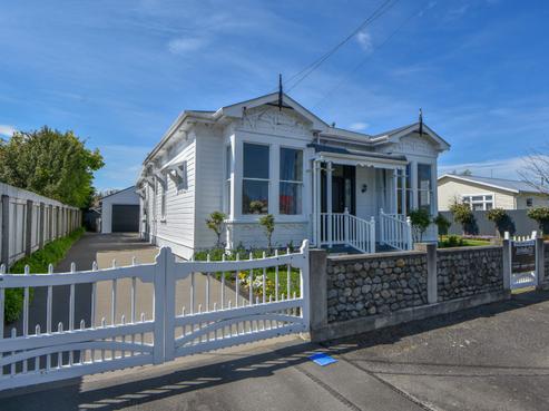 12 Rhodes Street, Carterton