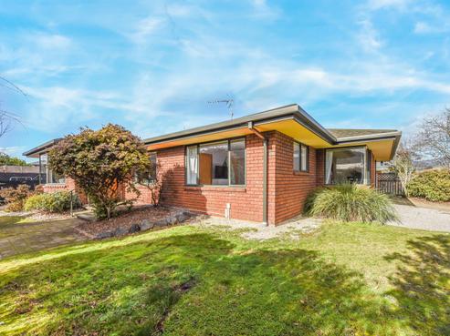 2 Harcourt Place, Wakefield