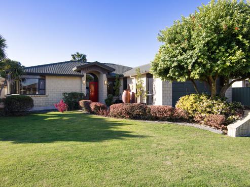 5 Delta Mews Place, Clive