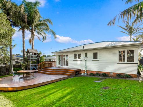 16 Gloria Avenue, Te Atatu Peninsula