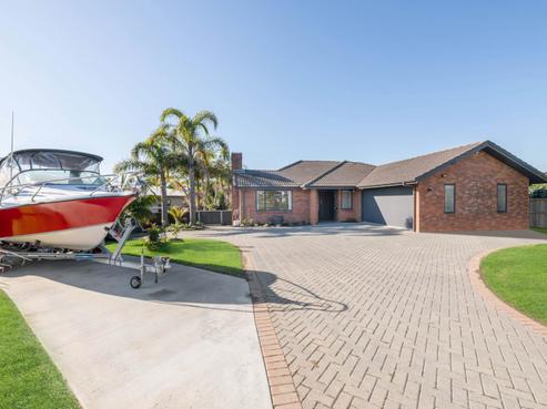 11 Columbia Crescent, Beachlands