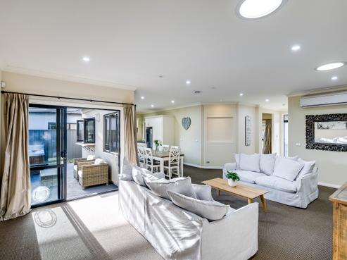 3 Portland Place, Poraiti