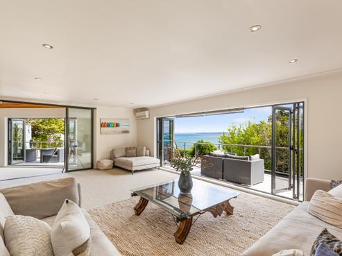 65 Roberts Road, Matakatia